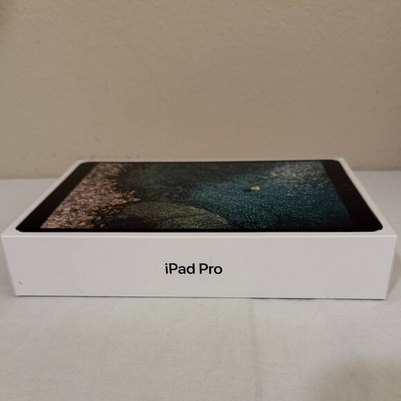 Apple 2017 iPad Pro (10.5-inch, Wi-Fi, 64GB) Space Gray Great Condition - Picture 9 of 14